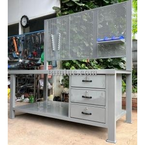 Bàn thao tác kết hợp bảng treo, tủ dụng cụ, đèn chiếu sáng